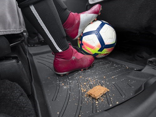 Kids_Soccer_Kia_Santa_Fe_Floorliner_Soccerball_Interior111